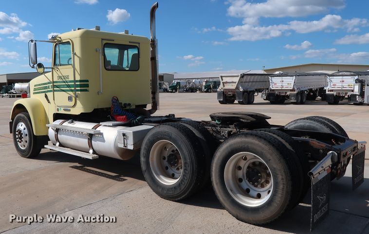 image for item DG7007 2008 Freightliner FLD semi truck