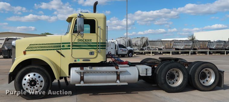 image for item DG7007 2008 Freightliner FLD semi truck