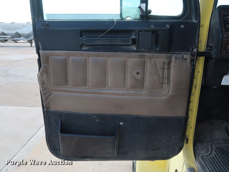 image for item DG7007 2008 Freightliner FLD semi truck