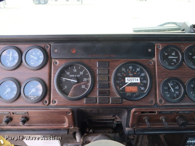 image for item DG7007 2008 Freightliner FLD semi truck