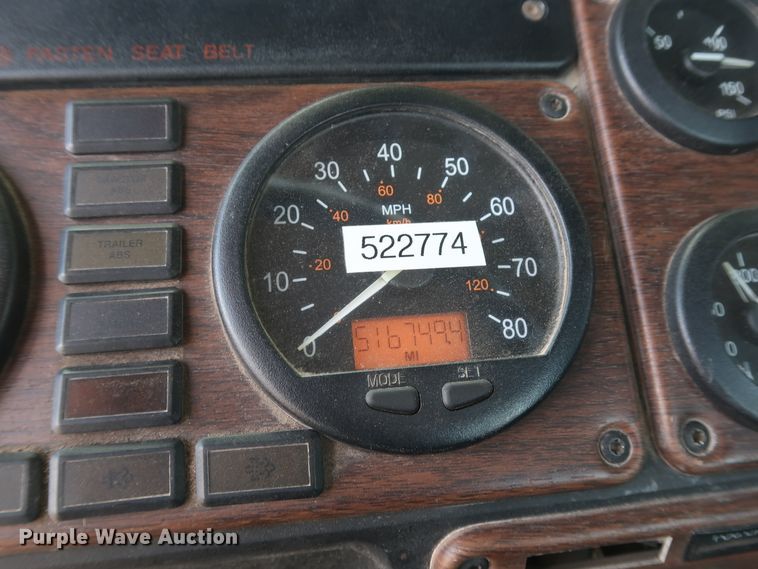 image for item DG7007 2008 Freightliner FLD semi truck