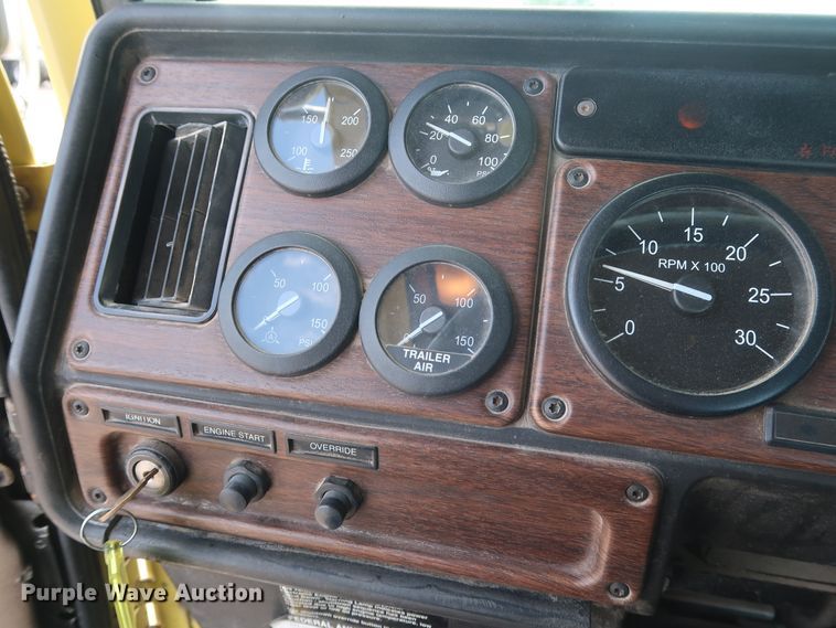 image for item DG7007 2008 Freightliner FLD semi truck