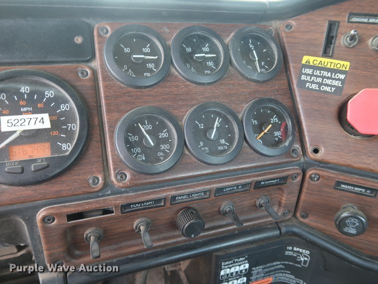 image for item DG7007 2008 Freightliner FLD semi truck