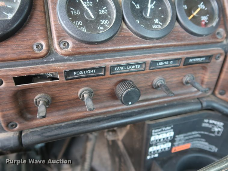 image for item DG7007 2008 Freightliner FLD semi truck