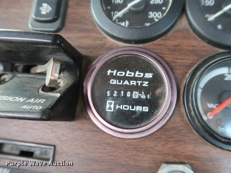 image for item DG7007 2008 Freightliner FLD semi truck