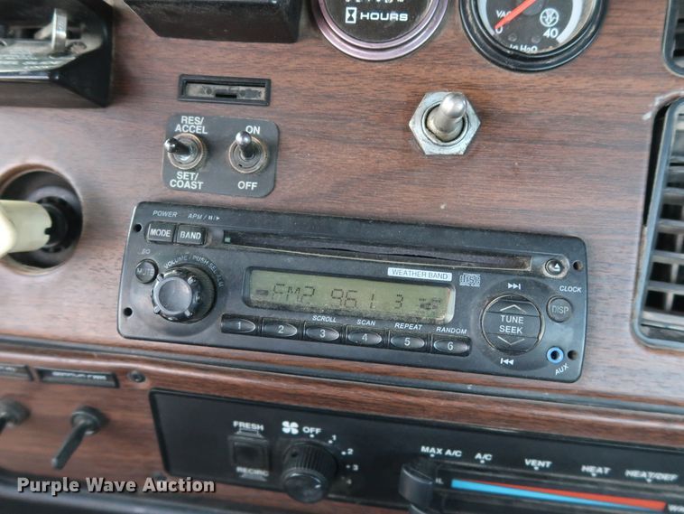 image for item DG7007 2008 Freightliner FLD semi truck