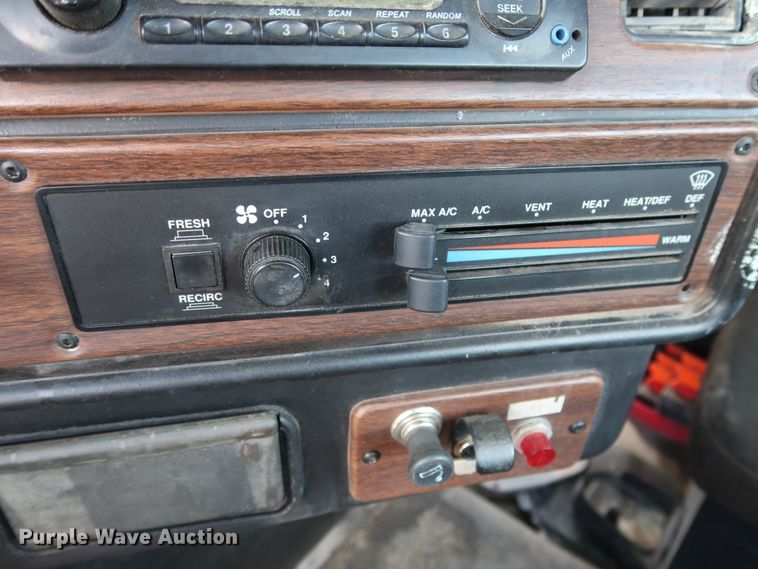 image for item DG7007 2008 Freightliner FLD semi truck