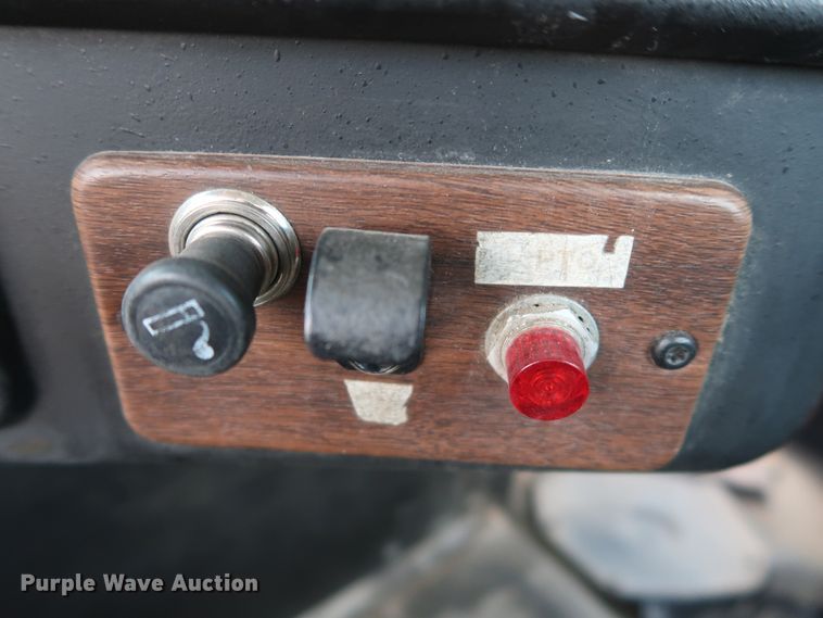 image for item DG7007 2008 Freightliner FLD semi truck