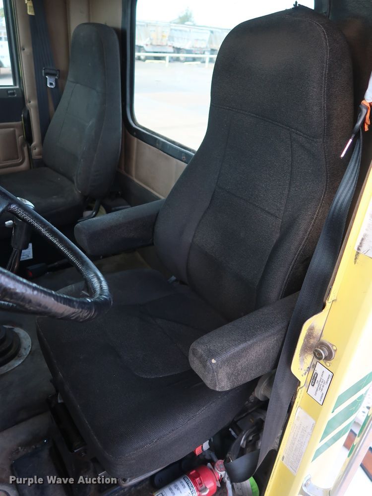 image for item DG7007 2008 Freightliner FLD semi truck