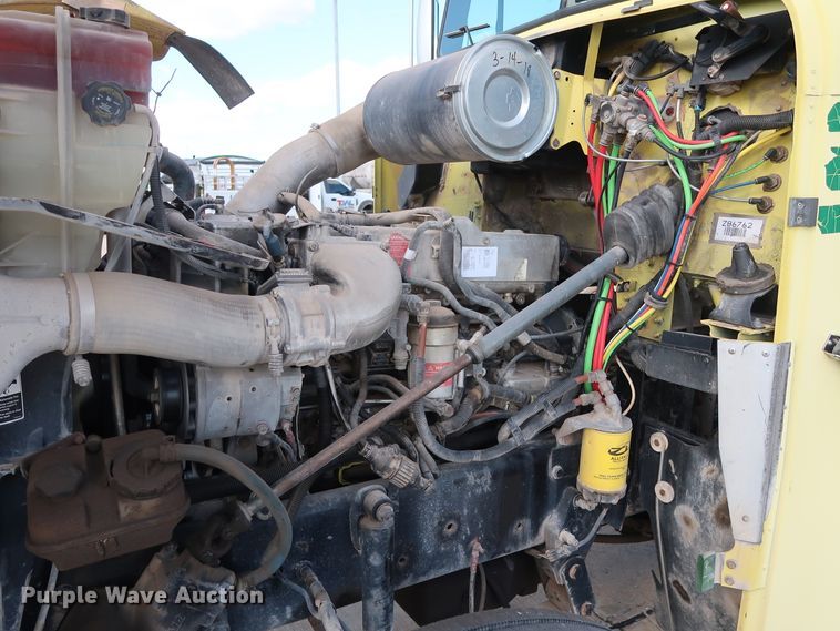 image for item DG7007 2008 Freightliner FLD semi truck