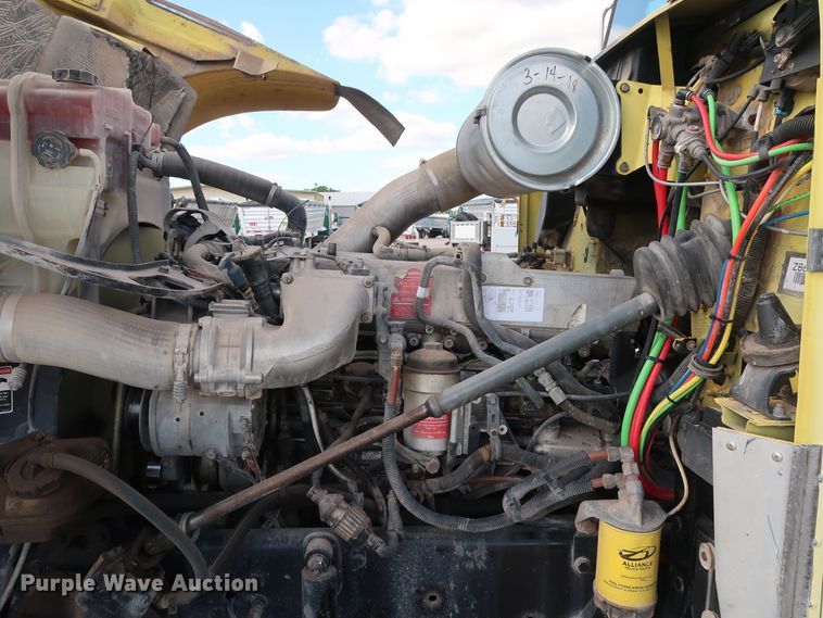 image for item DG7007 2008 Freightliner FLD semi truck