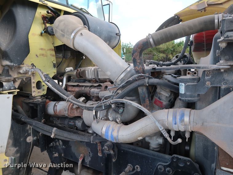 image for item DG7007 2008 Freightliner FLD semi truck