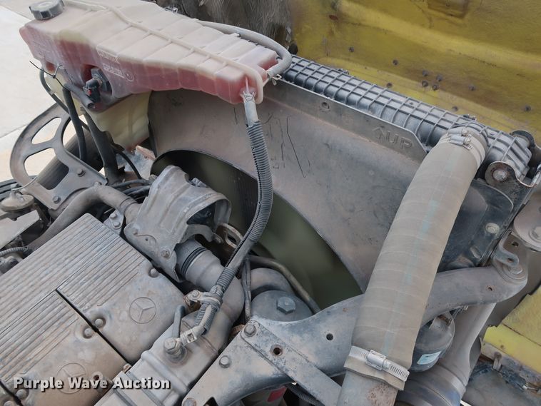 image for item DG7007 2008 Freightliner FLD semi truck