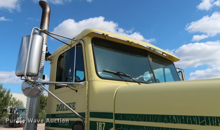 image for item DG7007 2008 Freightliner FLD semi truck