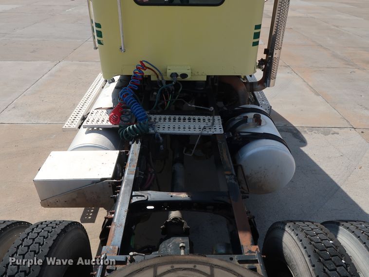 image for item DG7007 2008 Freightliner FLD semi truck