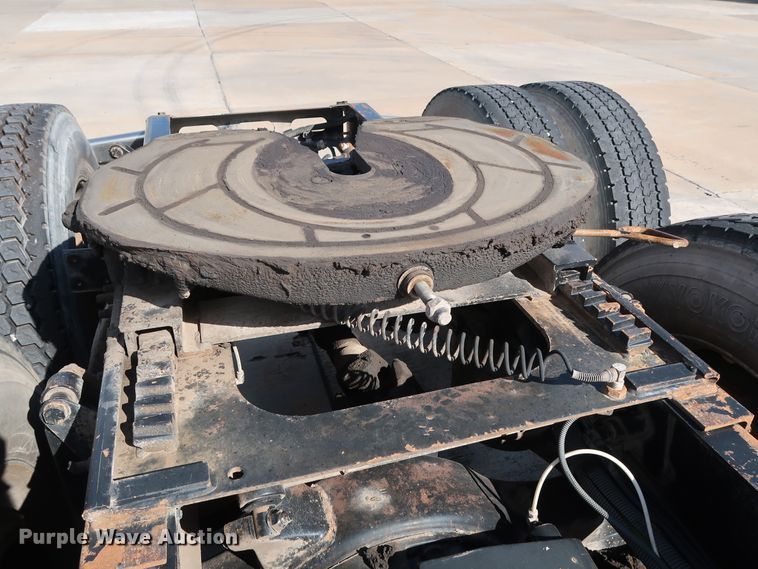 image for item DG7007 2008 Freightliner FLD semi truck