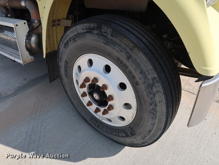 image for item DG7007 2008 Freightliner FLD semi truck