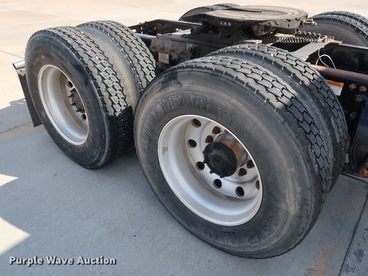 image for item DG7007 2008 Freightliner FLD semi truck