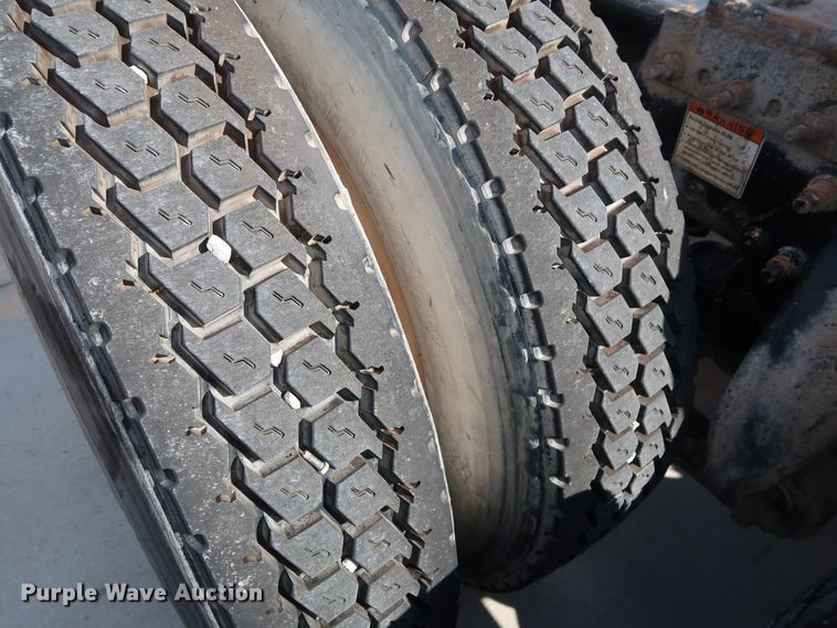 image for item DG7007 2008 Freightliner FLD semi truck