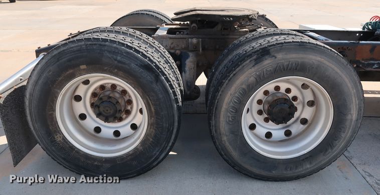 image for item DG7007 2008 Freightliner FLD semi truck