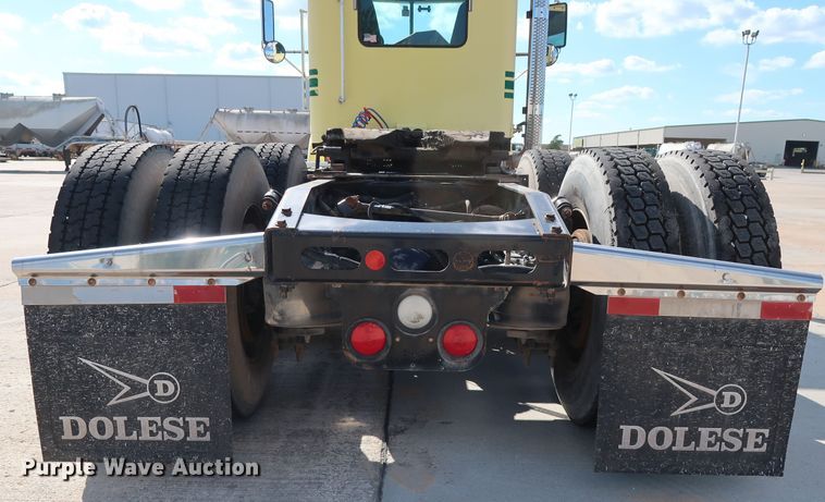 image for item DG7007 2008 Freightliner FLD semi truck