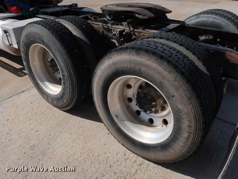 image for item DG7007 2008 Freightliner FLD semi truck