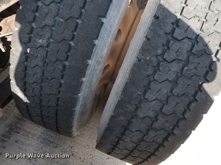 image for item DG7007 2008 Freightliner FLD semi truck