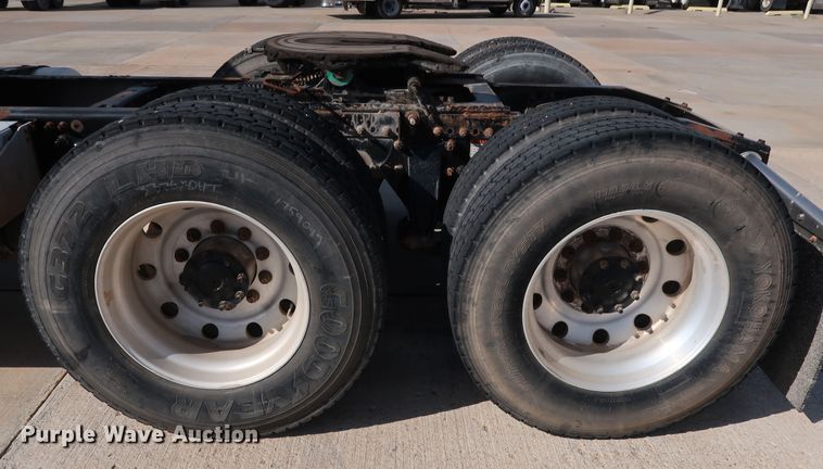 image for item DG7007 2008 Freightliner FLD semi truck