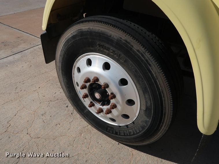 image for item DG7007 2008 Freightliner FLD semi truck