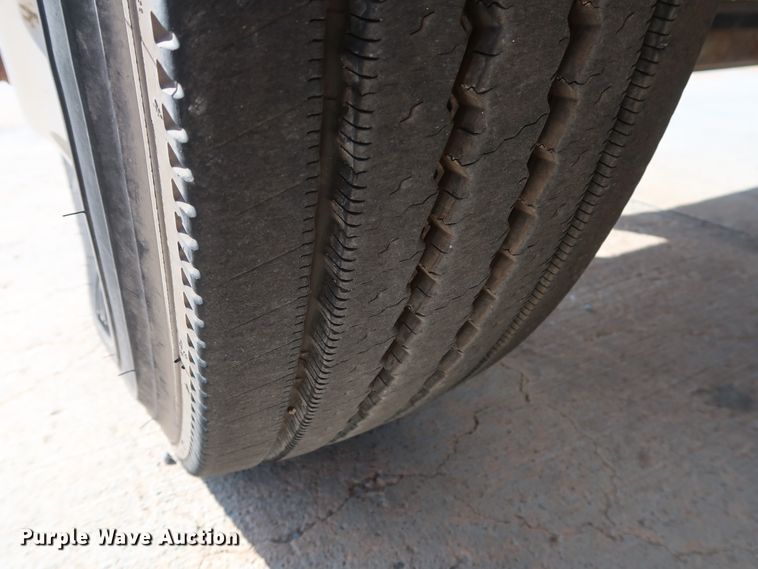 image for item DG7007 2008 Freightliner FLD semi truck