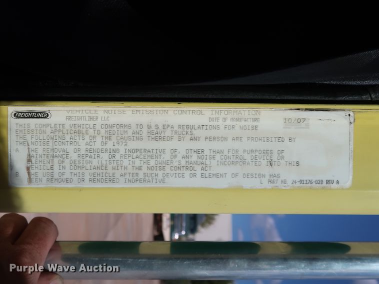 image for item DG7007 2008 Freightliner FLD semi truck