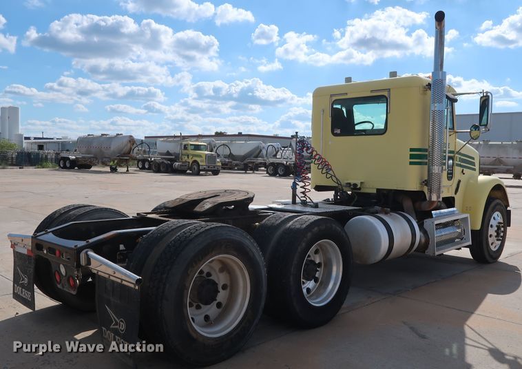 image for item DG7008 2008 Freightliner FLD semi truck