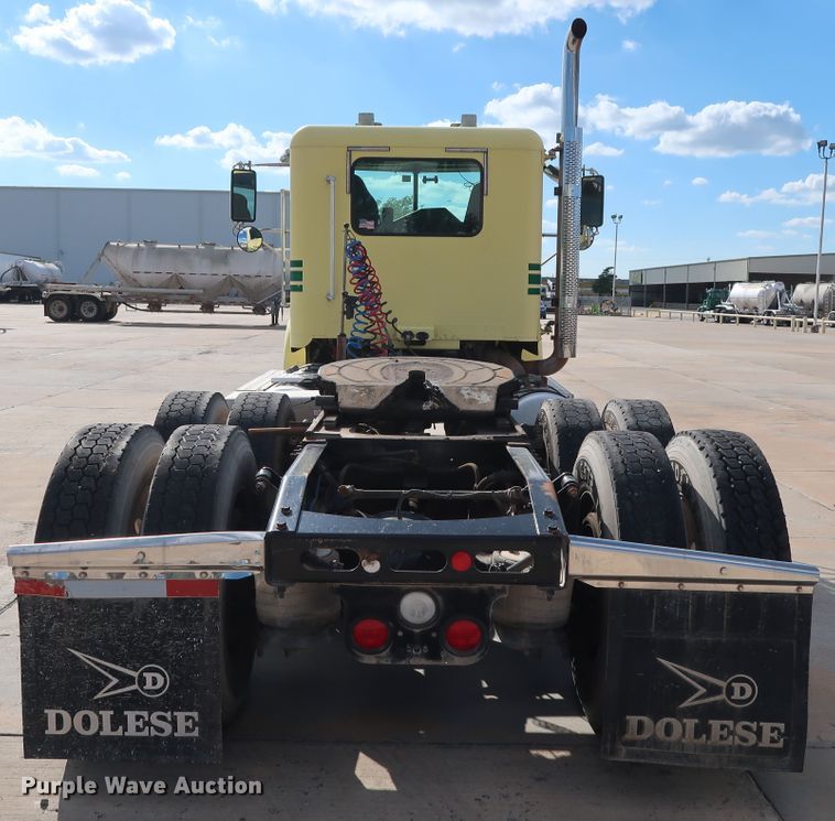 image for item DG7008 2008 Freightliner FLD semi truck