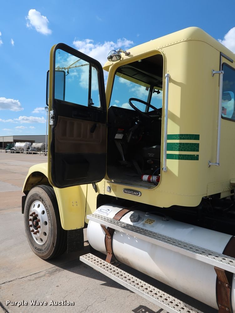 image for item DG7008 2008 Freightliner FLD semi truck