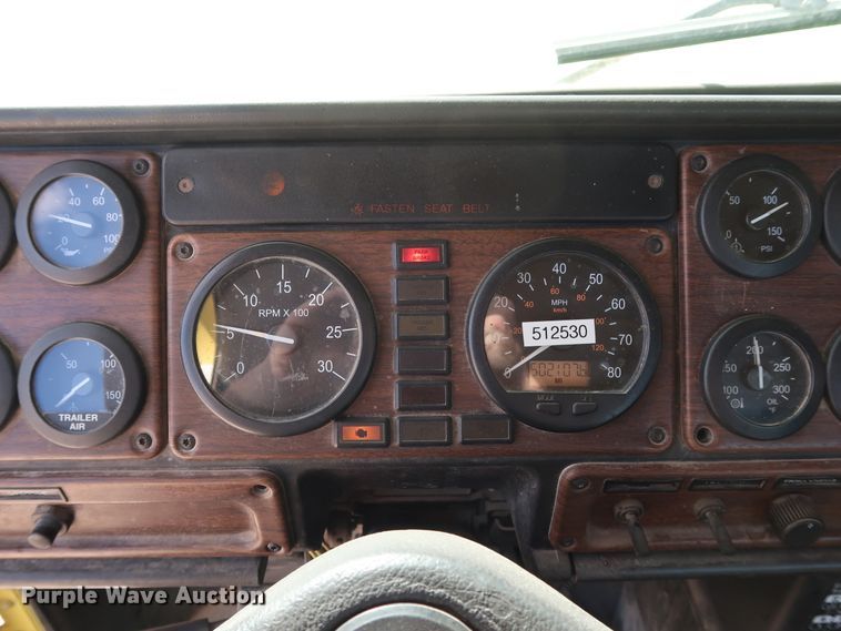 image for item DG7008 2008 Freightliner FLD semi truck