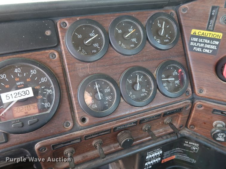 image for item DG7008 2008 Freightliner FLD semi truck