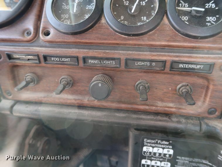 image for item DG7008 2008 Freightliner FLD semi truck