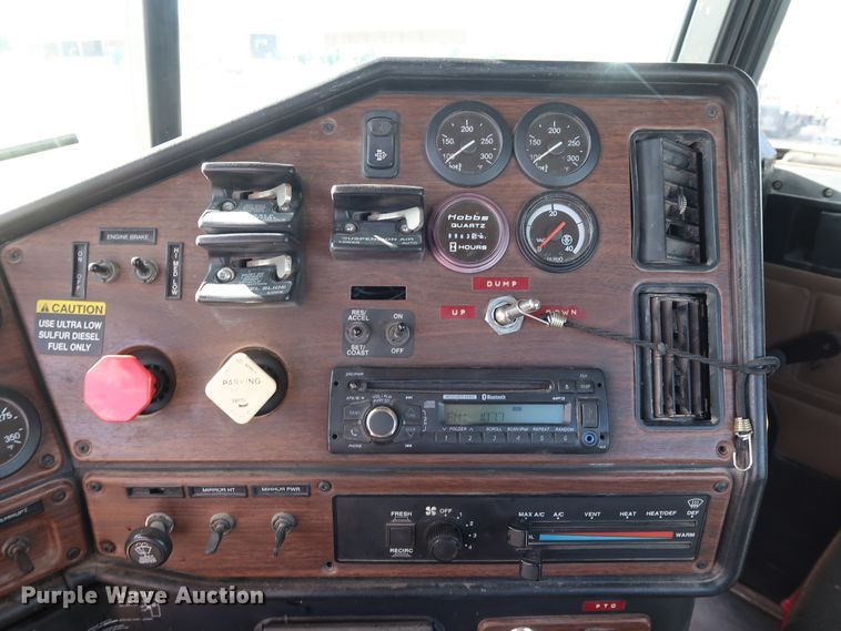 image for item DG7008 2008 Freightliner FLD semi truck