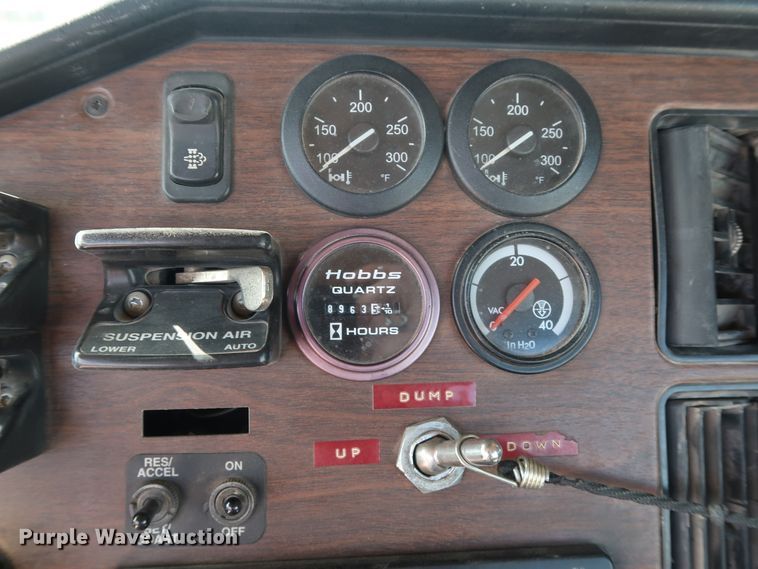 image for item DG7008 2008 Freightliner FLD semi truck