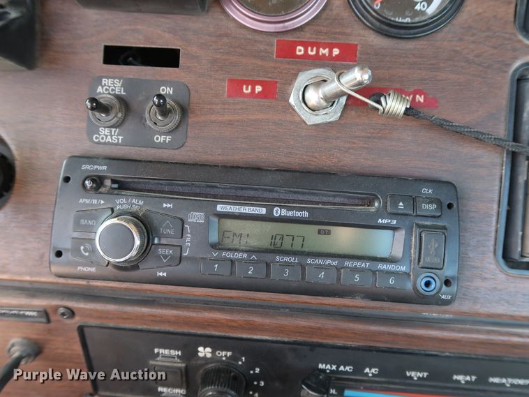 image for item DG7008 2008 Freightliner FLD semi truck