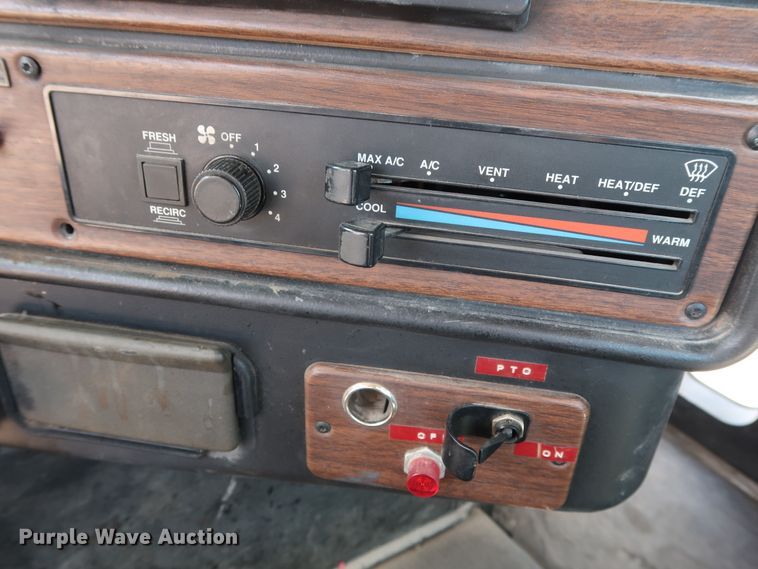 image for item DG7008 2008 Freightliner FLD semi truck