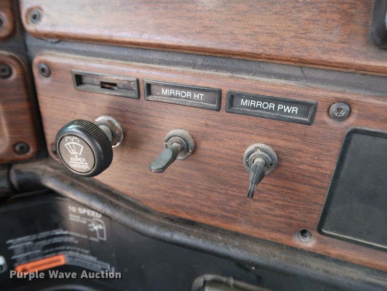 image for item DG7008 2008 Freightliner FLD semi truck