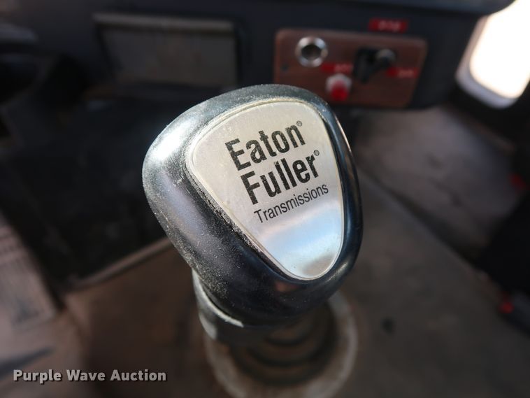 image for item DG7008 2008 Freightliner FLD semi truck