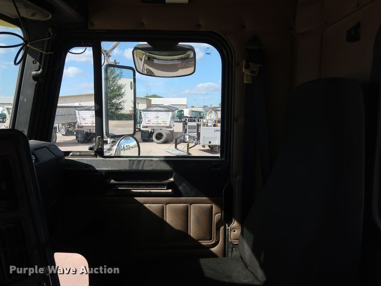 image for item DG7008 2008 Freightliner FLD semi truck