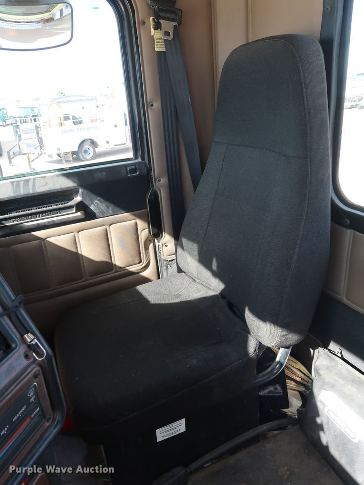 image for item DG7008 2008 Freightliner FLD semi truck