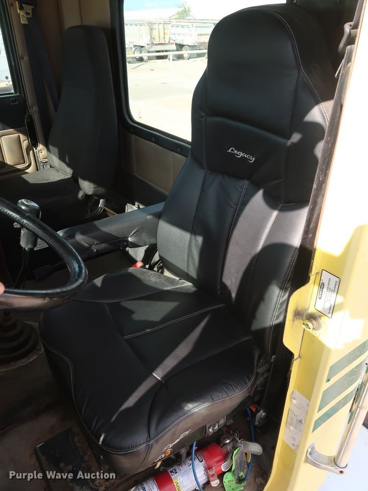 image for item DG7008 2008 Freightliner FLD semi truck