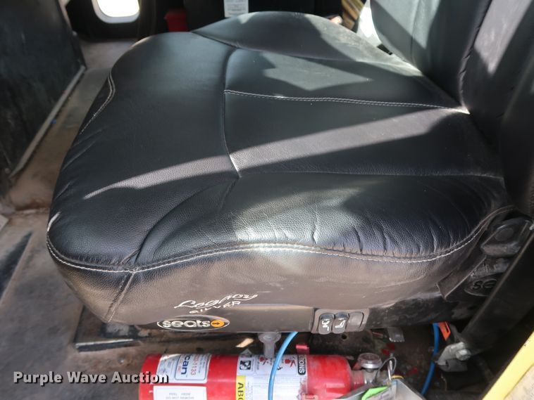 image for item DG7008 2008 Freightliner FLD semi truck