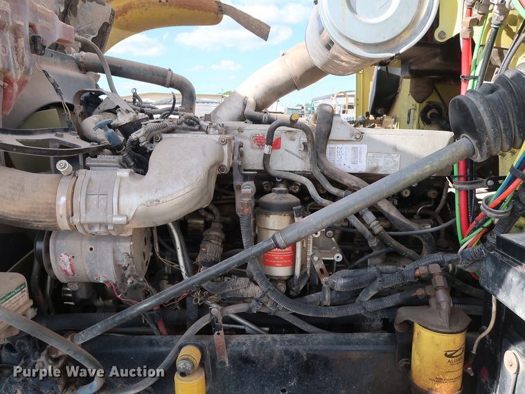 image for item DG7008 2008 Freightliner FLD semi truck