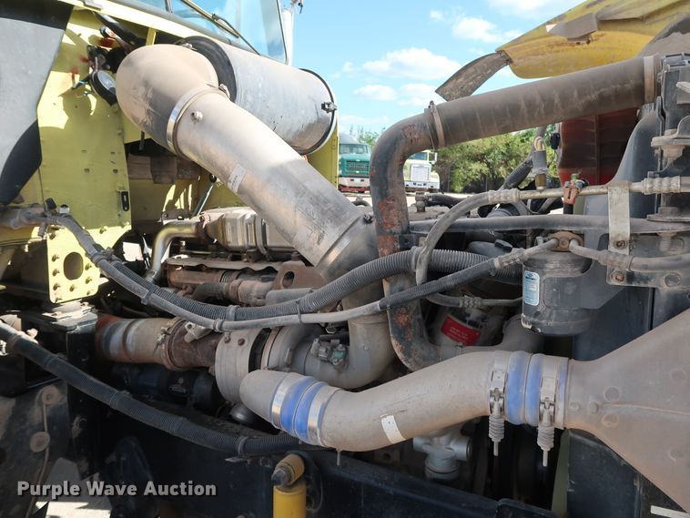 image for item DG7008 2008 Freightliner FLD semi truck