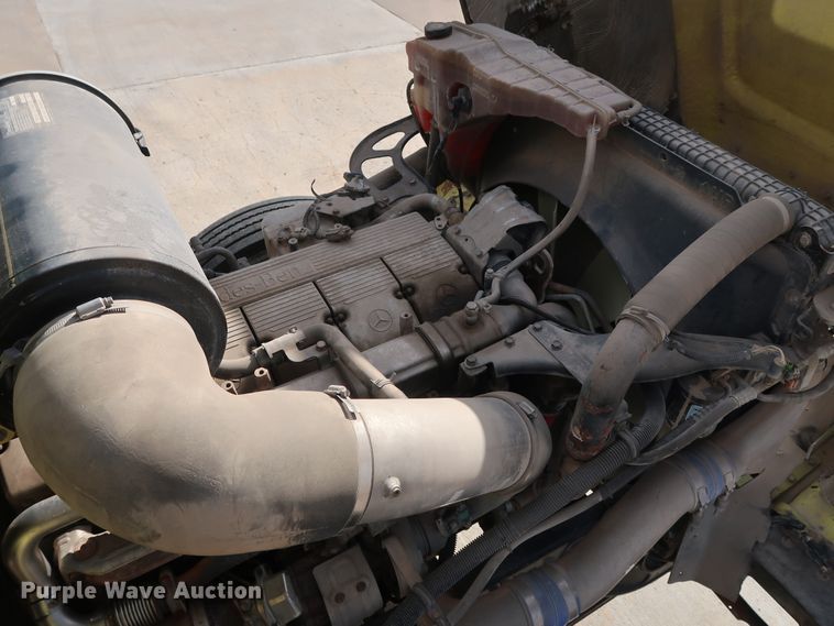 image for item DG7008 2008 Freightliner FLD semi truck